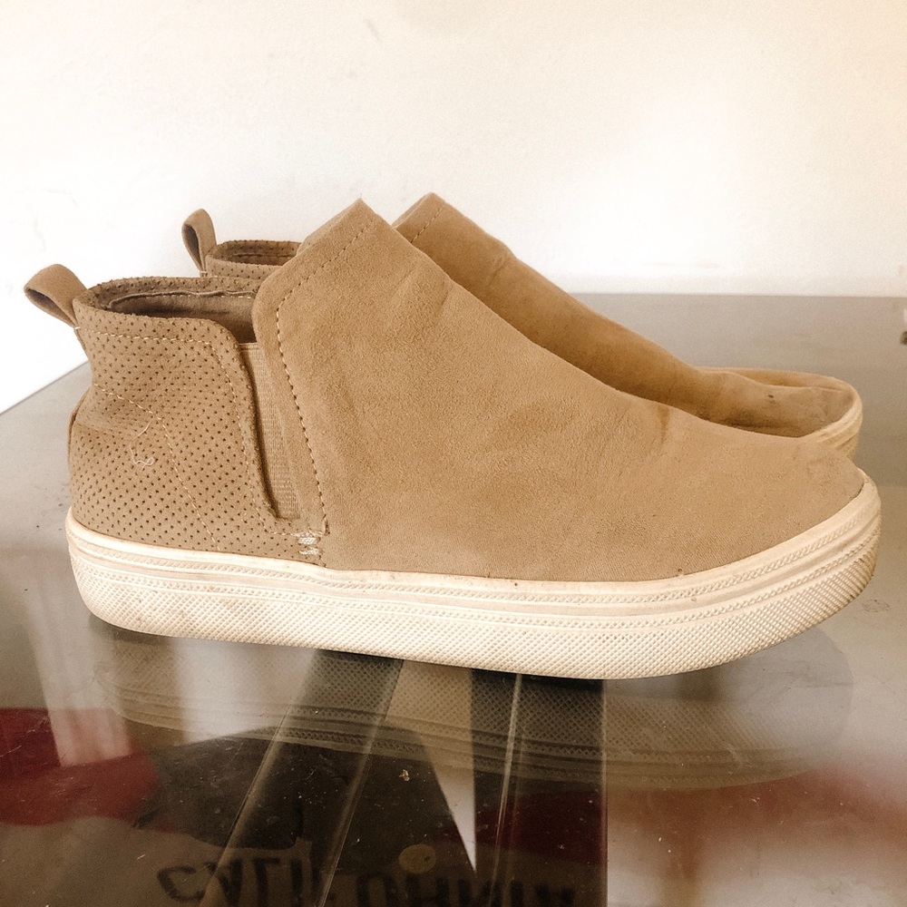 Universal Thread High-Top Slip-ons